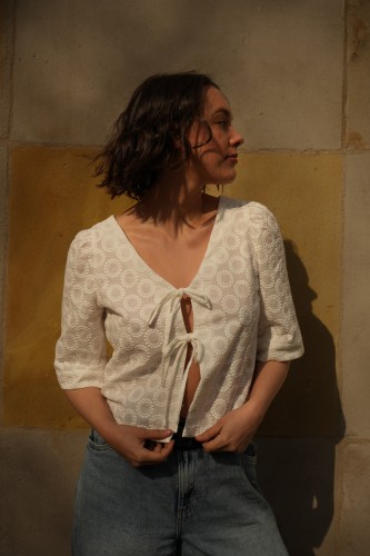 bluzka ecru, wiązana troczki,  haftowana bawełna, złamana biel, dwustronna, haft koła