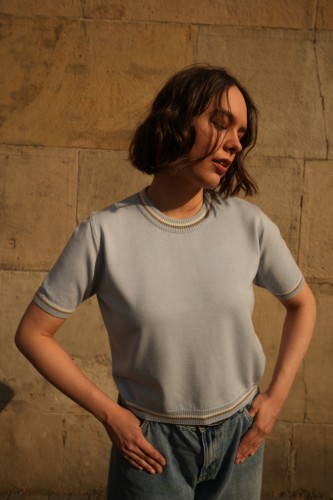 sweter, krótki rękaw, lamówka, merino, wełna, niebieski, biały