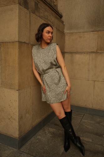 sukienka, print, czarno-biała, wiskoza, satynowana, mini, na guziki, szmizjerka