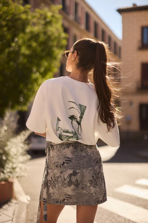 pudełkowy t-shirt, off-white, ecru, kremowy, krótki szeroki rękaw, bawełna, piękny autorski nadruk palm