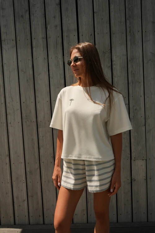 pudełkowy t-shirt, off-white, ecru, kremowy, krótki szeroki rękaw, bawełna, piękny autorski nadruk palm