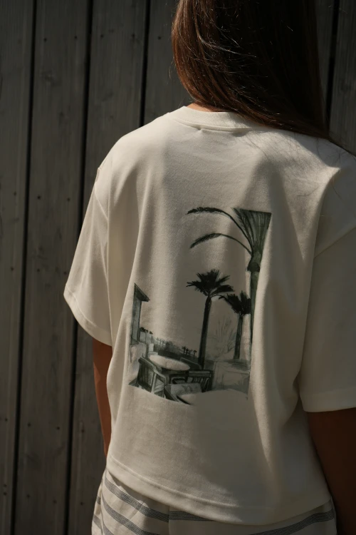 pudełkowy t-shirt, off-white, ecru, kremowy, krótki szeroki rękaw, bawełna, piękny autorski nadruk palm