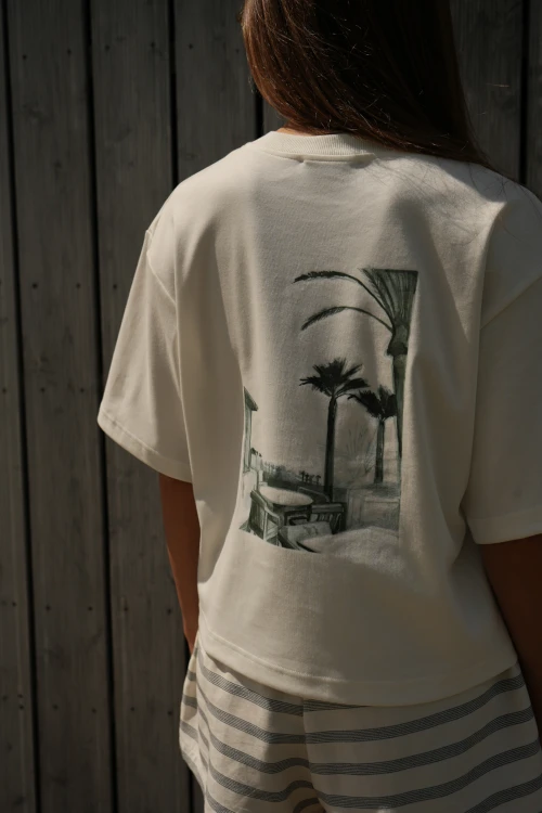 pudełkowy t-shirt, off-white, ecru, kremowy, krótki szeroki rękaw, bawełna, piękny autorski nadruk palm