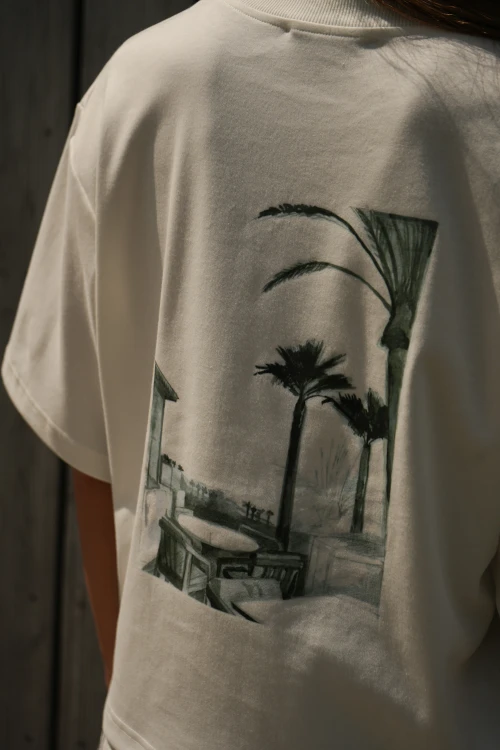 pudełkowy t-shirt, off-white, ecru, kremowy, krótki szeroki rękaw, bawełna, piękny autorski nadruk palm