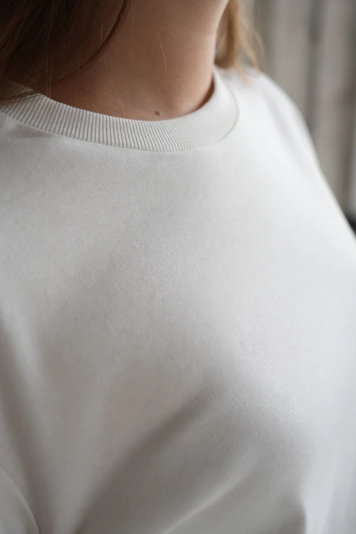 pudełkowy t-shirt, off-white, ecru, kremowy, krótki szeroki rękaw, bawełna